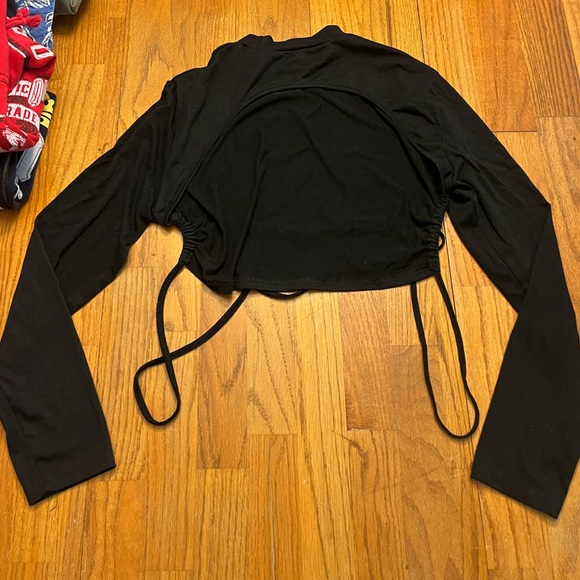 Open Back Long Sleeve Crop Top - Picture 2 of 6